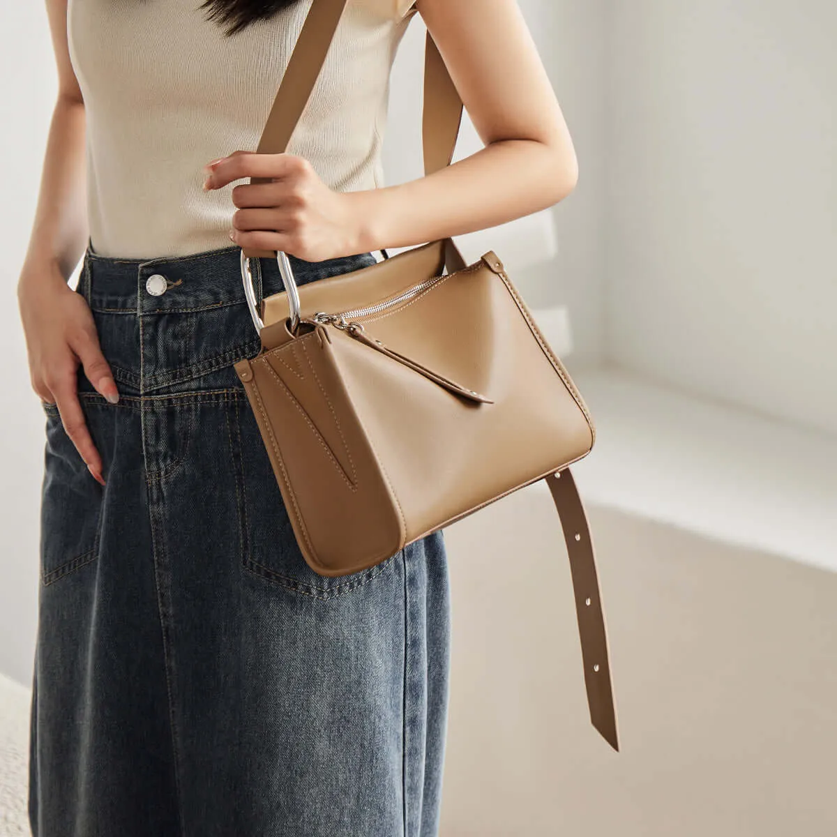 Classic Grace Shoulder Bag